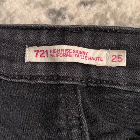 Black Levi’s skinny jeans - Picture 2 of 4